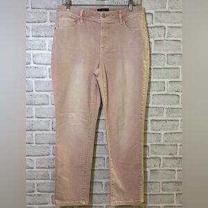 so slimming jeans by Chicos size 0.5 crop denim, soft 4 pockets​​​, pale pink